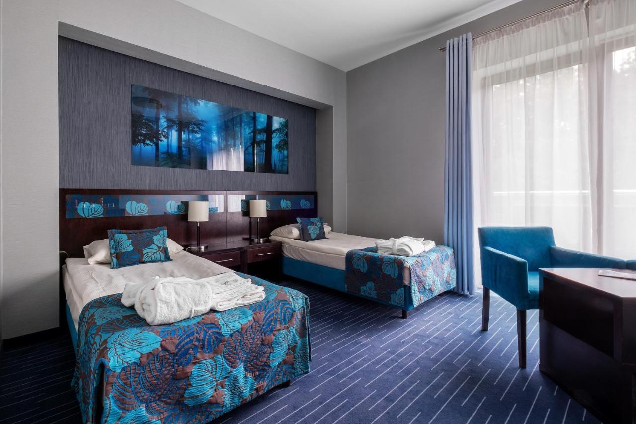 Hotel Uroczysko Cedzyna Экстерьер фото