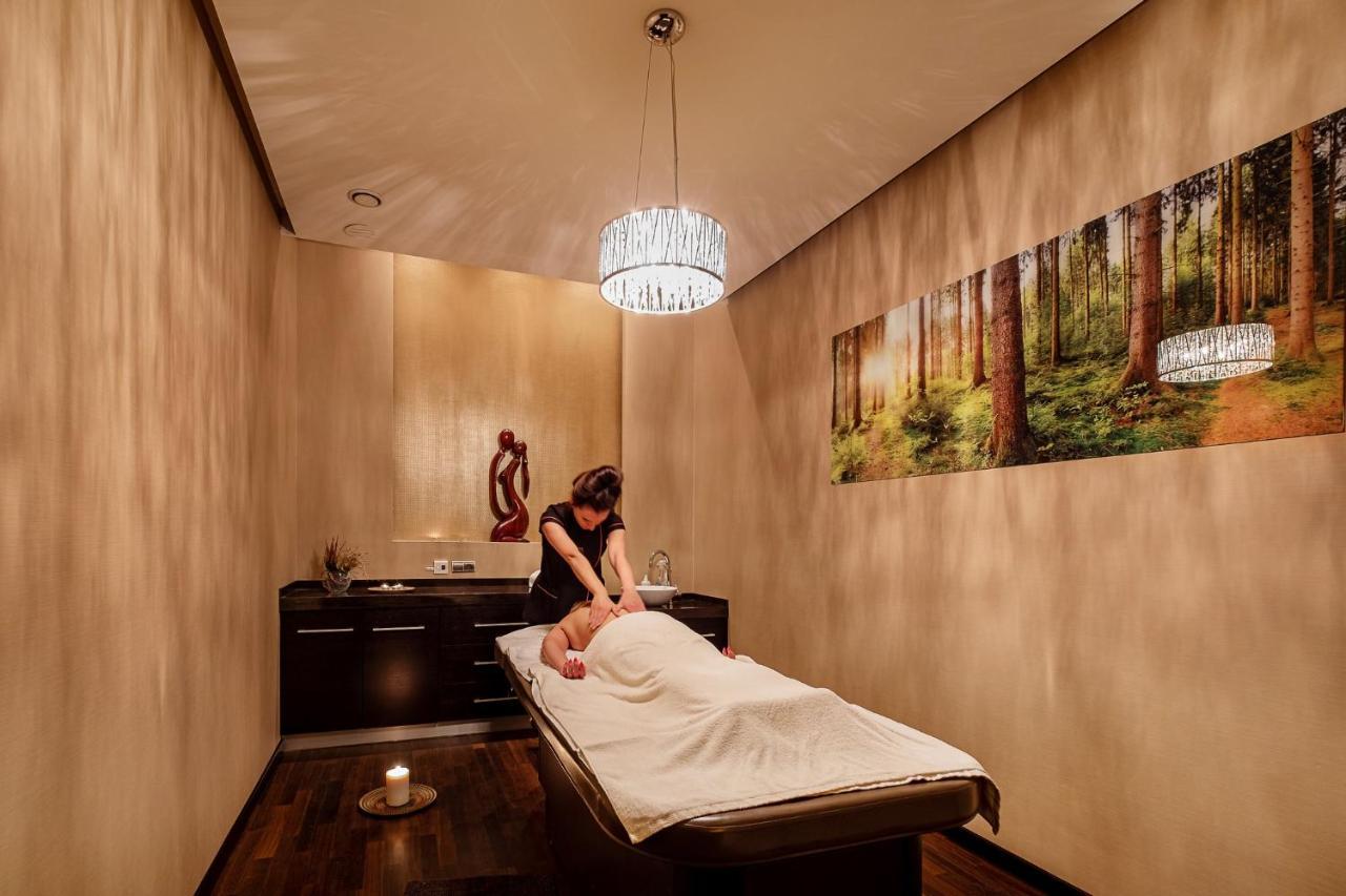 Hotel Uroczysko Cedzyna Экстерьер фото