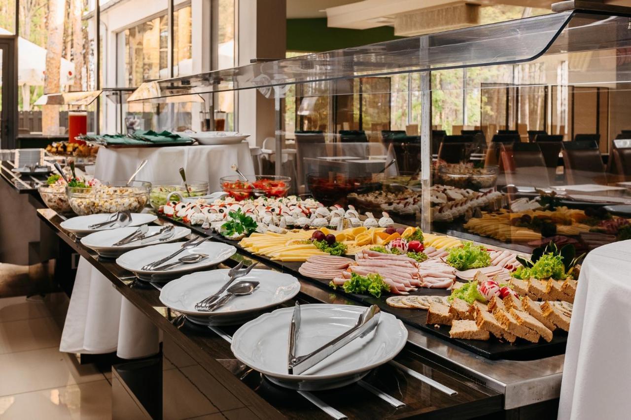 Hotel Uroczysko Cedzyna Экстерьер фото