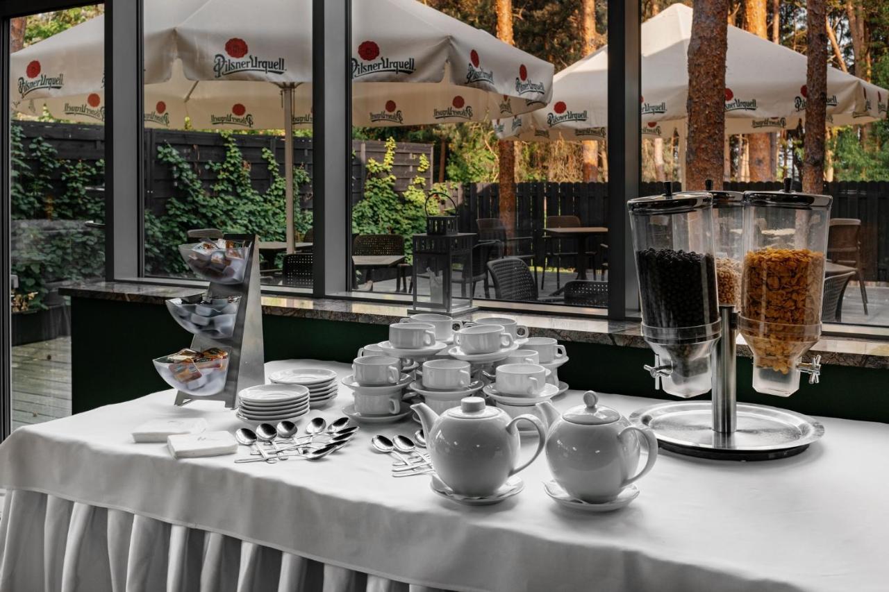 Hotel Uroczysko Cedzyna Экстерьер фото