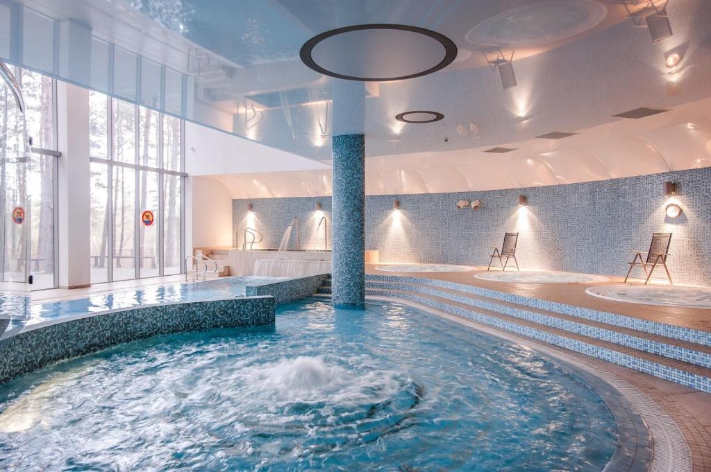 Hotel Uroczysko Cedzyna Экстерьер фото